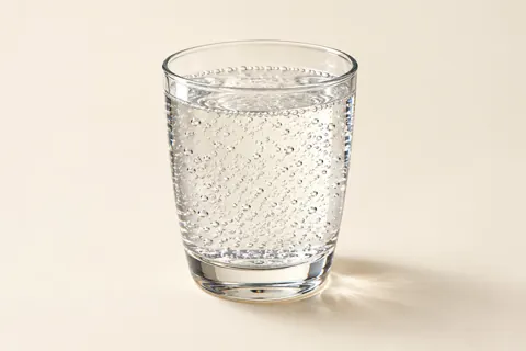 Вода с газом